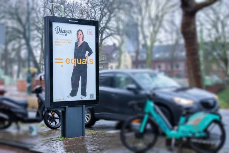 studio-deloryan-equals-campaign-2024-deloryan-hommers-busstop